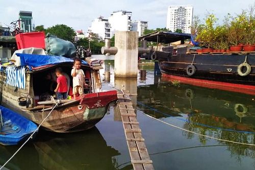 Rưng rưng 'xóm vạn đò' chiều 30 Tết ở TPHCM