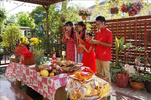 Xuân Quý Mão 2023: Đậm đà hương vị Tết ở một gia đình Thái – Việt