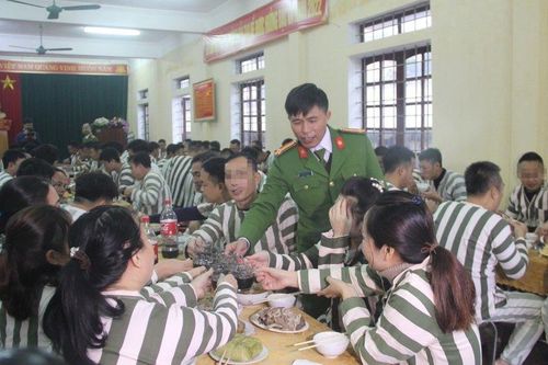 Nỗi lòng của những phạm nhân ăn Tết cổ truyền trong trại giam