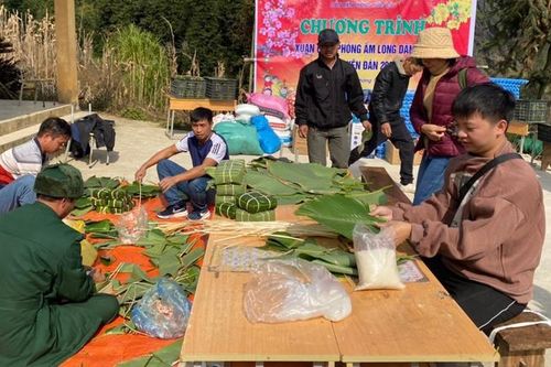 Bữa cơm chiều cuối năm ấm tình quân dân ở biên giới Lũng Cú
