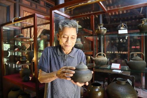 Gặp người tái bản 'Om ngự' nấu cơm tiến Vua