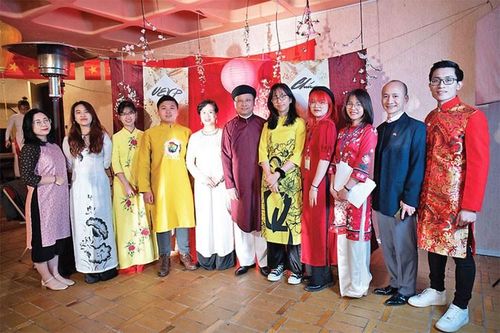 Xuân sum vầy trên đất Pháp