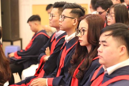 Trường Đại học Kinh doanh Công nghệ Hà Nội trao bằng tốt nghiệp khóa bác sĩ đầu tiên
