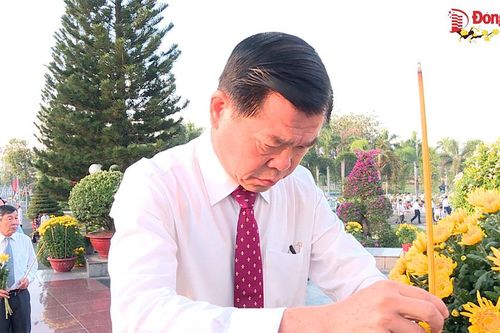 Lãnh đạo tỉnh viếng Nghĩa trang liệt sĩ tỉnh, dâng hương tại Đền thờ Nguyễn Hữu Cảnh và Văn miếu Trấn Biên