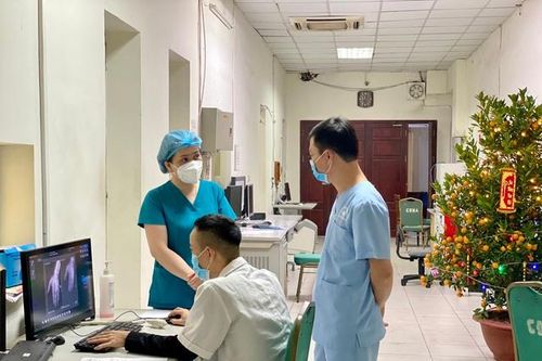 Các y, bác sĩ trải lòng khi trực xuyên Tết, đón giao thừa trong viện