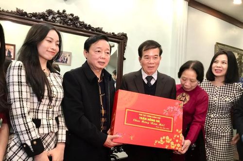Phó Thủ tướng kiểm tra công tác an ninh trật tự, chúc Tết đêm giao thừa