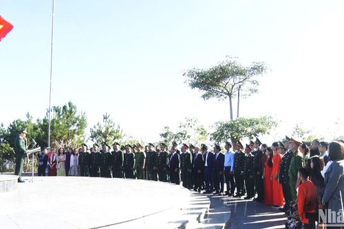 Chào cờ đầu năm tại cột mốc Ngã ba biên giới
