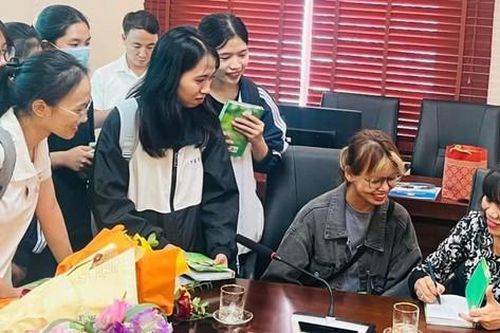 Tác giả Lê Hoa Chi: Phải luôn giữ đam mê cho những điều khiến bạn hạnh phúc