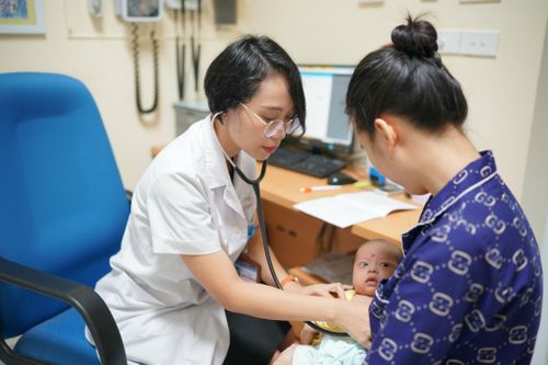 Bác sĩ lưu ý nguyên tắc ăn uống lành mạnh cho trẻ trong ngày Tết