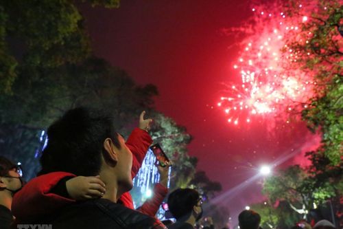 Mãn nhãn màn pháo hoa chào Năm mới Quý Mão 2023 trên khắp cả nước