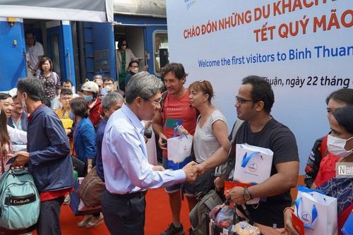 Bình Thuận đón những du khách quốc tế đầu tiên xông đất mùng Một Tết