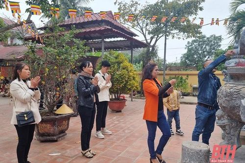 Nét đẹp lễ chùa ngày đầu năm mới