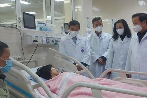 Phó Thủ tướng Trần Hồng Hà thăm, động viên bệnh nhân và thầy thuốc Bệnh viện K