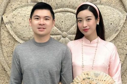 Đỗ Mỹ Linh, Ngọc Hân sánh vai chồng du xuân