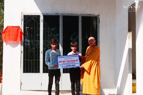 Căn nhà trong mùa xuân mới của cha con em Bảo