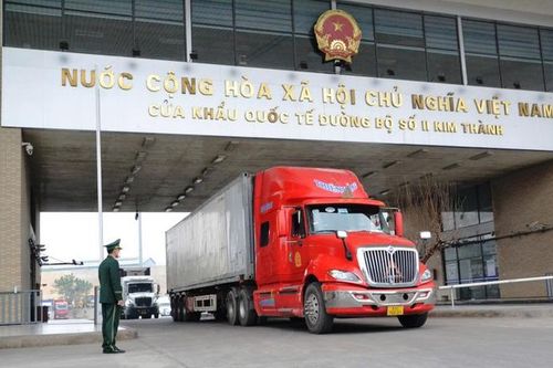 Nhiều chuyến hàng nông sản xuất khẩu khai xuân mùng 1 Tết
