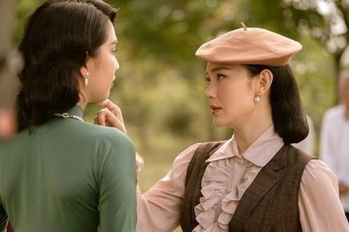 Minh Hằng, Ngọc Trinh đồng loạt bức xúc gay gắt ngay đầu năm mới, biến căng gì đây?