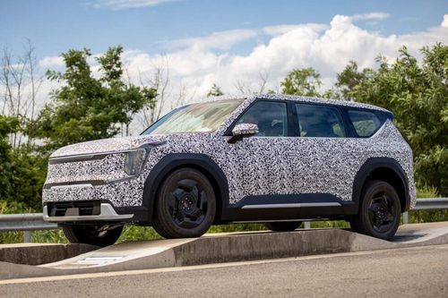 Kia EV9 2024 lộ giá bán chính thức
