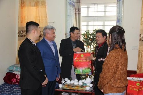 Người lao động TKV 'vui Xuân mới không quên nhiệm vụ'
