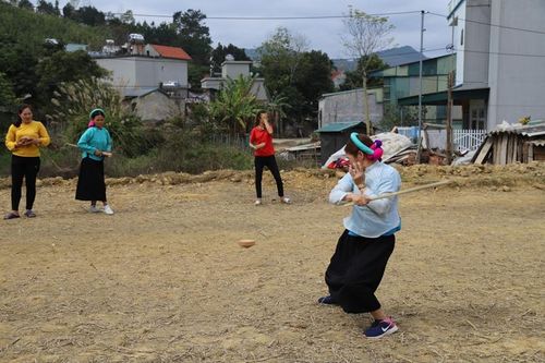 Độc đáo trò đánh quay tại huyện biên giới Bình Liêu