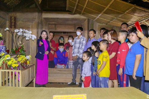 Hàng nghìn du khách về quê Bác dịp Tết Nguyên đán Quý Mão