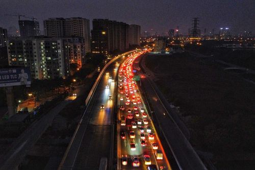 Chưa hết nghỉ Tết, đường về Hà Nội tắc cứng từ chiều đến tối