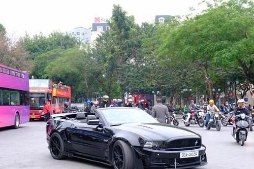 Dân chơi xe Hà thành diễu phố ngày đầu xuân