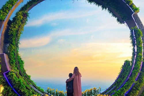 Tết Quý Mão: Du khách rủ nhau lên núi Bà Đen check-in 'cổng trời'
