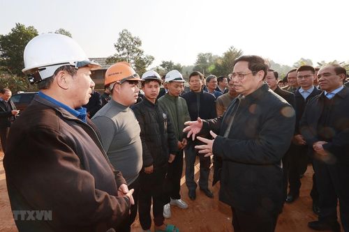 Thủ tướng kiểm tra dự án giao thông tại Phú Thọ và Tuyên Quang