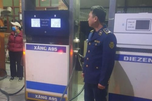 Quản lý thị trường Hà Nội: Xử lý 1 cơ sở kinh doanh xăng dầu niêm yết giá không đúng quy định