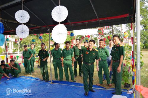 Nhiều hoạt động vui Xuân đón Tết, duy trì trực sẵn sàng chiến đấu cao