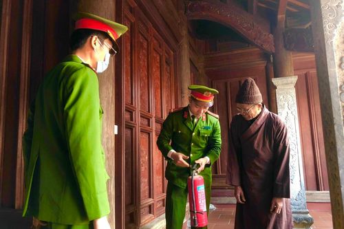 Tăng cường hướng dẫn, kiểm tra an toàn PCCC tại các di tích đền, chùa