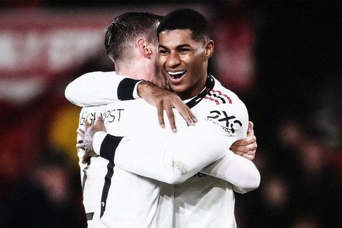 Đè bẹp Nottingham, MU mở toang cửa vào chung kết Carabao Cup
