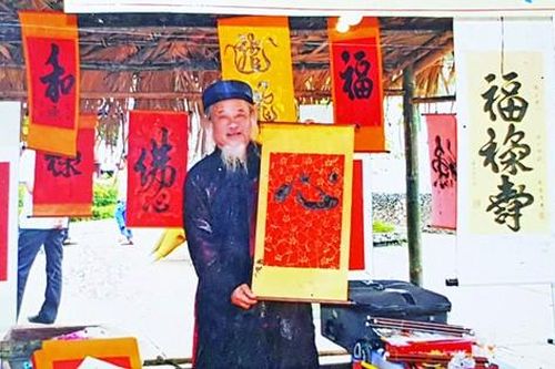 Ông đồ mới tiếp nối ông đồ xưa