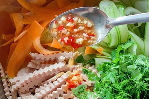 Cách làm nộm giò lụa dưa chuột giải ngấy sau Tết