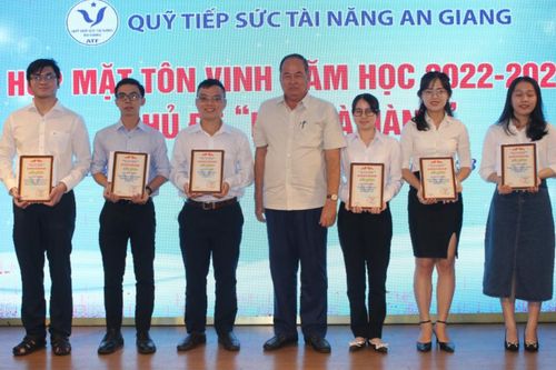 Quỹ Tiếp sức tài năng An Giang họp mặt, tôn vinh cá nhân tiêu biểu, xuất sắc năm học 2022 – 2023
