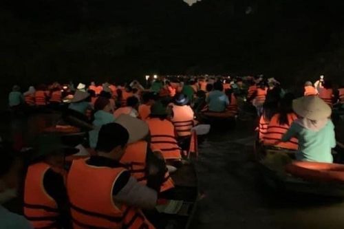Ninh Bình bác tin du khách kẹt ở Tràng An tới nửa đêm