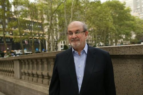 Salman Rushdie ra tiểu thuyết mới, cho thấy sức mạnh ngôn từ