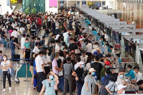 Sân bay Tân Sơn Nhất 'chiếm đỉnh' cả nước về lượng hành khách dịp Tết