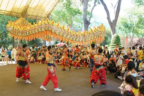Đón hàng trăm ngàn khách quốc tế du xuân