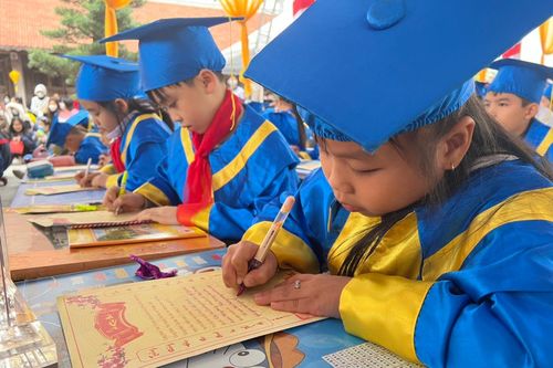 Hơn 600 học sinh Hải Phòng trang nghiêm dự Lễ hội Khai bút mùa Xuân