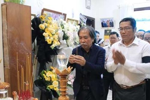 Lễ tang nhà thơ Giang Nam