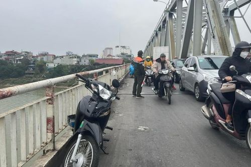 Nam sinh nhảy cầu Chương Dương giữa trời giá rét