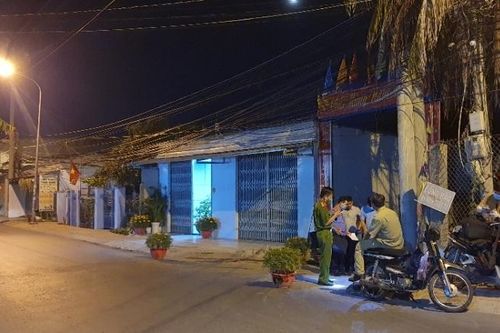 Chồng đâm vợ nhiều nhát rồi tự tử