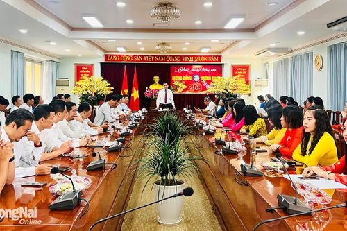 Lãnh đạo tỉnh gặp mặt chúc mừng năm mới cán bộ, công chức Văn phòng Tỉnh ủy