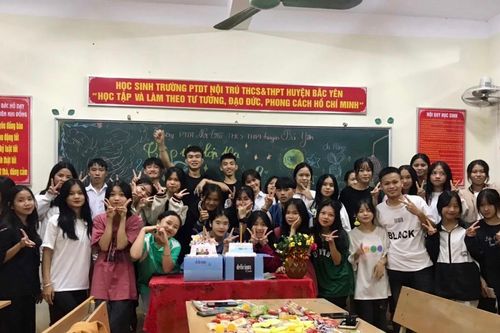 Thầy, trò trường DTNT hào hứng trở lại trường lớp