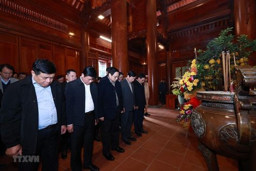 Thủ tướng dâng hương tưởng niệm Chủ tịch Hồ Chí Minh