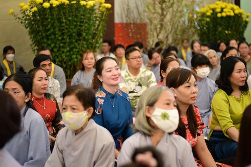 Chung niềm hỷ lạc trong Pháp hội Dược Sư chiều ngày thứ hai tại Việt Nam Quốc Tự
