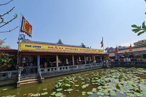 Nam Định: Hội chợ Viềng đón hàng nghìn người du xuân đầu năm mới