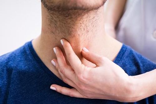 Ung thư tuyến giáp: Triệu chứng, chẩn đoán và cách điều trị